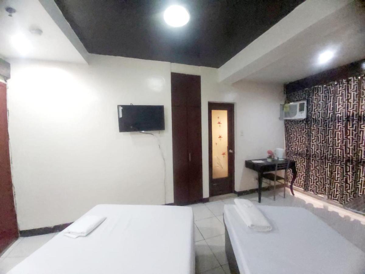Cosmo Hotel Espana Near Ust Манила Экстерьер фото